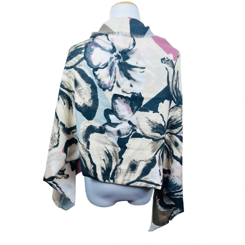 VINCE CAMUTO Floral Fringe Large Scarf Wrap NWT $38